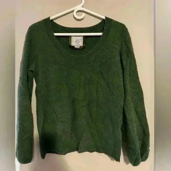 Old navy  cashmere sweater - Picture 1 of 3